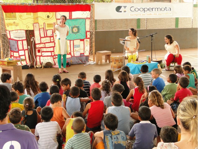 Teatro - Cooperjovem dia das crianças