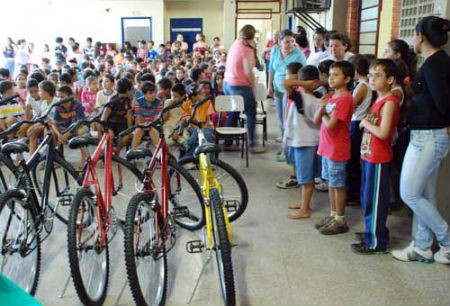 Projeto Dupont na escola - entrega de bicicletas