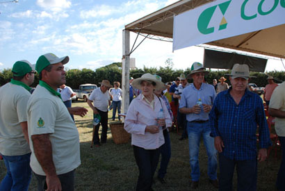 Alta tecnologia e qualidade de materiais são apresentados em dia de campo da Coopermota