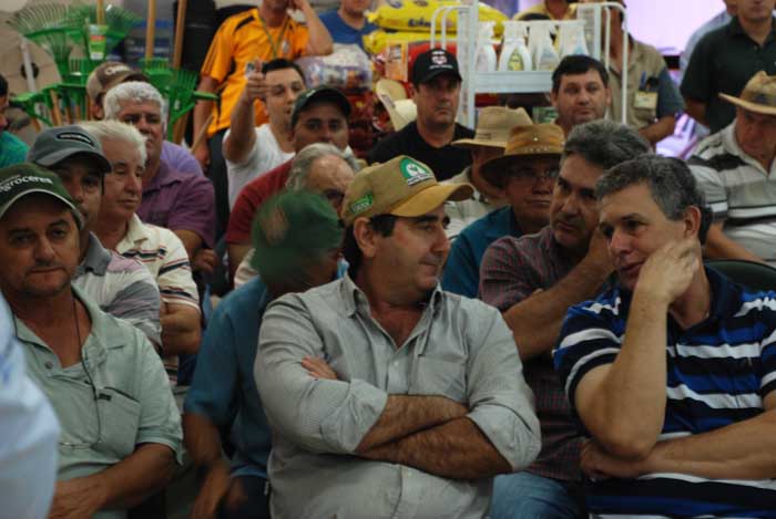 Café com agricultores traz orientações sobre adubação foliar na cultura da soja