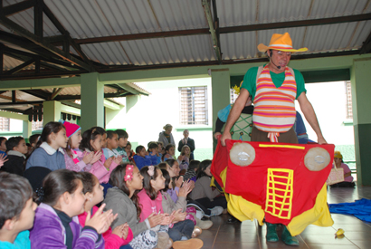 Coopermota leva arte educadores a escola de Ibirarema