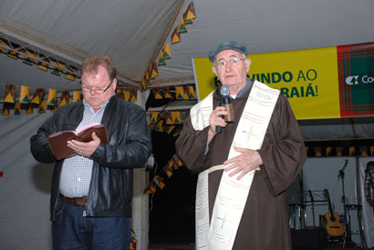 Festa julina da Coopermota reúne centenas de pessoas em Cândido Mota