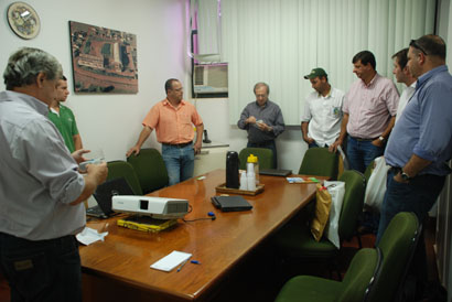 Mercado comercial e necessidades locais são temas de  reunião da Coopermota com parceiro internacional