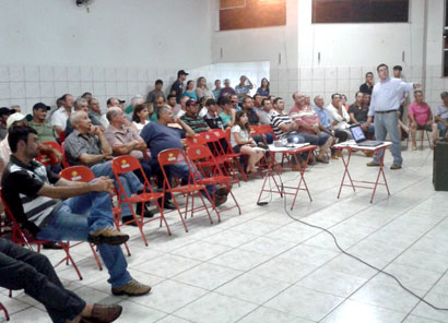 Quase 100 produtores participam de evento sobre uso de fertilizante no milho e na soja