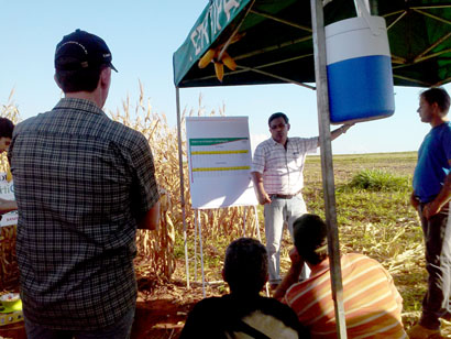 Técnicos e representantes da Coopermota participam de evento em Presidente Bernardes