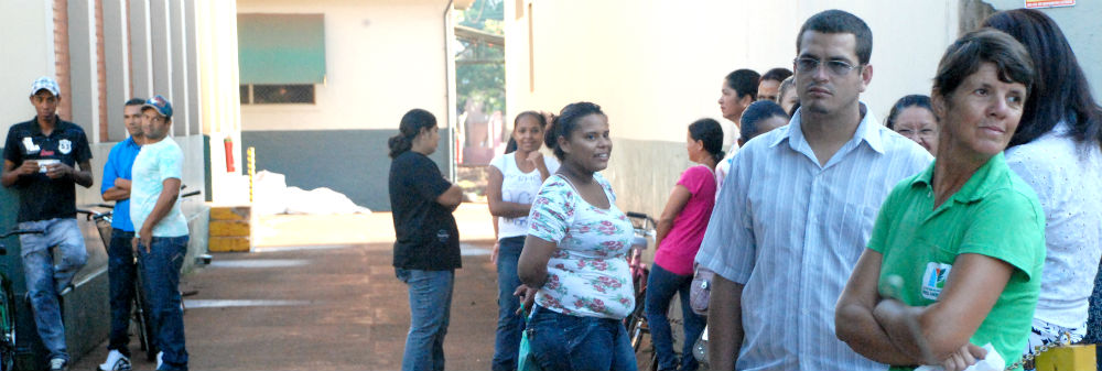 Trabalhadores participam de última fase de seleção para safra-verão