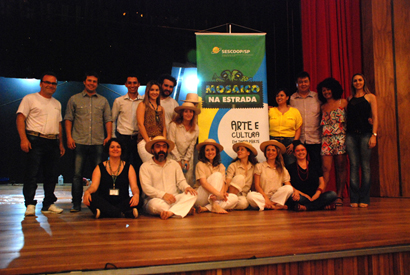 Cooperativas levam teatro a cerca de 270 pessoas em Presidente Prudente