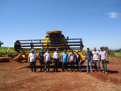 Coopermota, Sindicato Rural e Senar capacitam trabalhadores para a operação de colheitadeiras