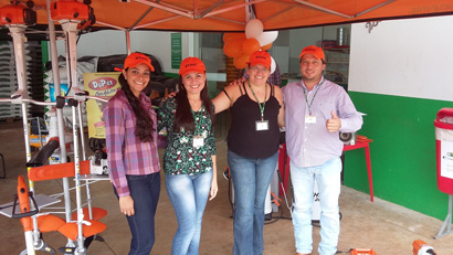 Dia de demonstração de máquinas atrai clientes e novos clientes à Coopermota em Maracaí
