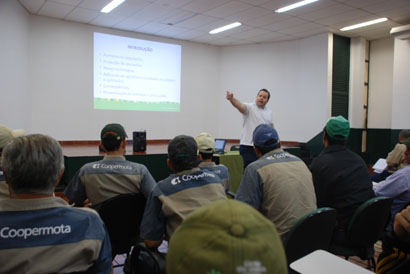 Trabalhadores em silos da Coopermota são instruídos sobre a NR 31