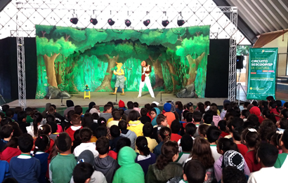 Cooperativas levam espetáculo teatral para alunos da rede pública de Assis