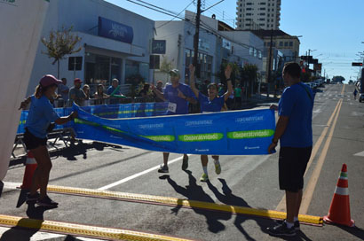 Quase 300 atletas participam de corrida organizada por cooperativas
