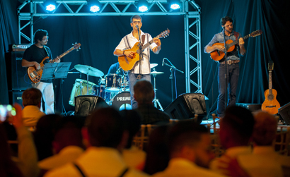 Show de Claudio Lacerda empolga moradores de Rancharia
