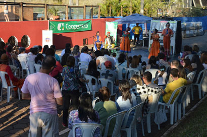 Teatro aborda cultura brasileira em espetáculos nas cidades de Maracaí e Piraju