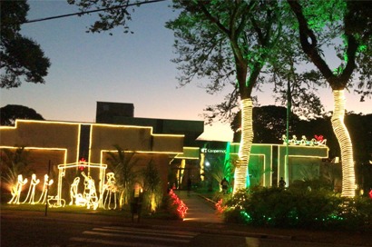 “Natal da Gente”: Coopermota acende as luzes natalinas da Praça dos Estudantes