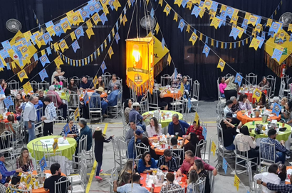 ARRAIÁS COOPERMOTA Festas juninas atraem centenas de participantes
