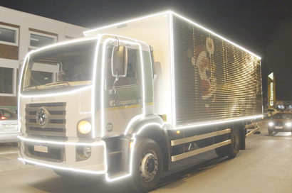 Coopermota acende luzes da praça para receber o Papai Noel amanhã