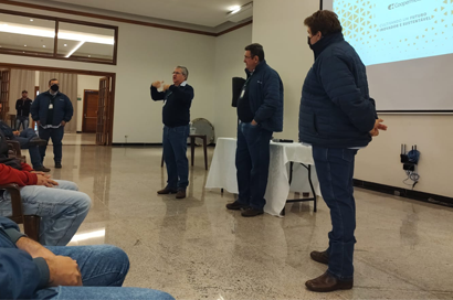 Equipe de nutrição animal passa por treinamento