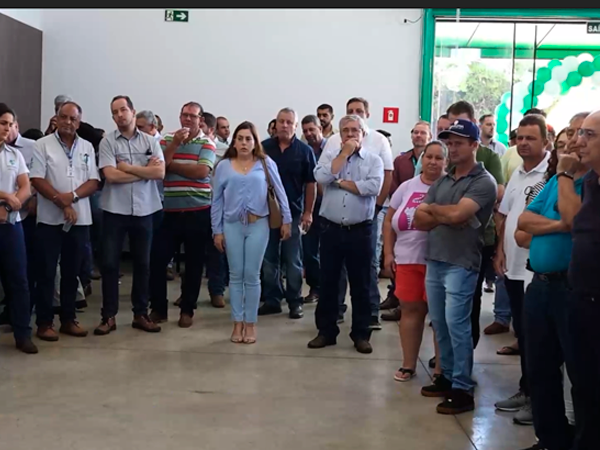 Cerimônia de inauguração em Santo Antônio reúne autoridades e cooperados