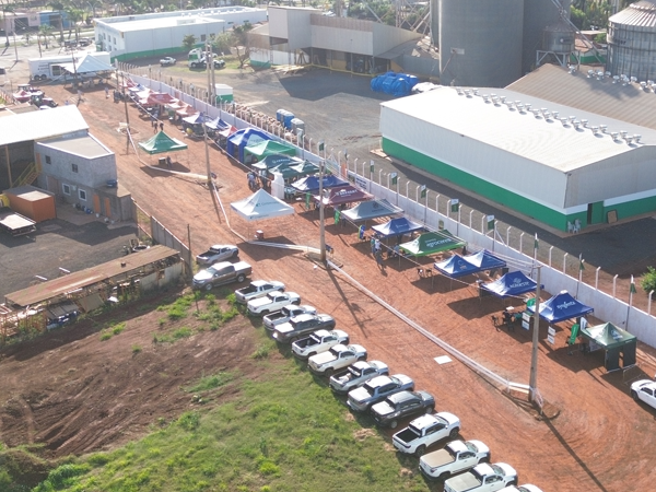 Campo Cooper em Maracaí reúne centenas de cooperados 