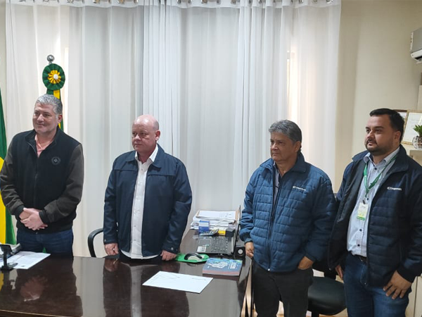 Coopermota assina contrato de parceria com a prefeitura de Pinhalão