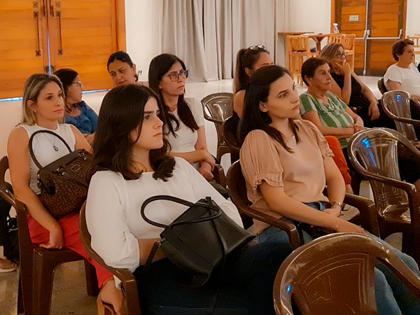 Reunião de sensibilização atrai mulheres para a formação de grupo de ação