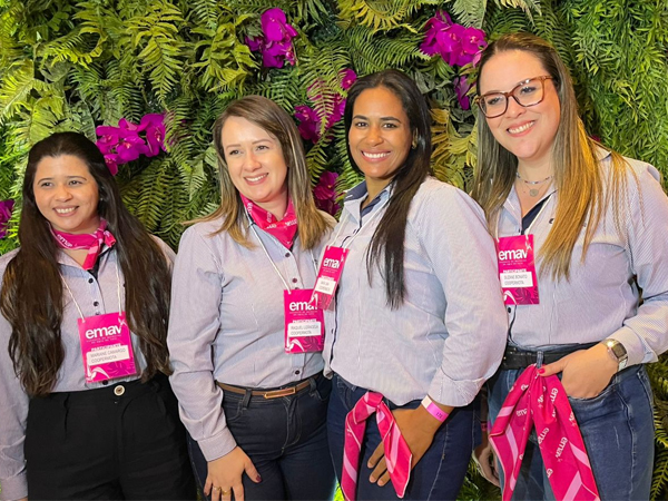 Coopermota prestigia o EMAV 2025 com suas colaboradoras e o grupo Mulheres de Ouro