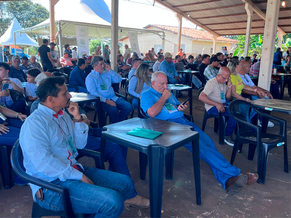 Coopermota fala sobre biológicos e sanidade bovina em evento de Estrela do Norte