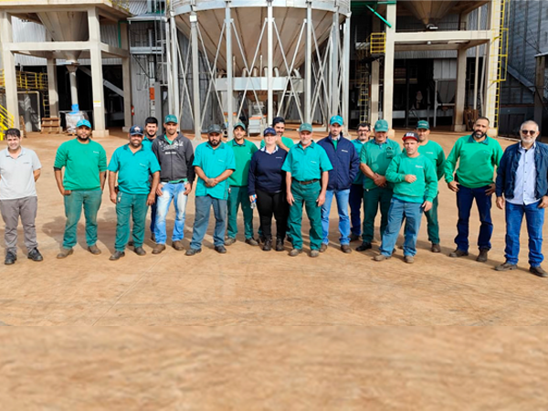 Colaboradores recebem treinamento sobre o trabalho nas unidades de armazenamento de grãos