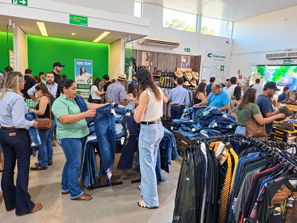 Dia de Loja da Coopermota movimenta unidade de Piraju e reforça proximidade com clientes