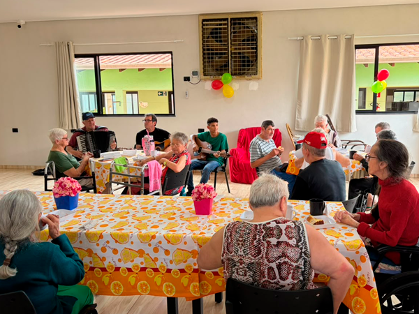 Mulheres de Ouro celebram o Dia da Pessoa Idosa com carinho e interação