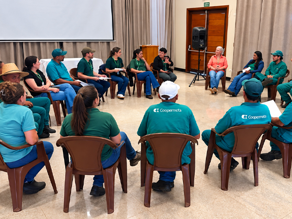 Coopermota participa de ação de prevenção e combate à dengue em parceria com a Prefeitura de Cândido