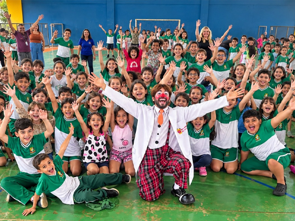 Coopermota leva teatro ao ambiente escolar e proporciona momentos de cultura em Cândido Mota